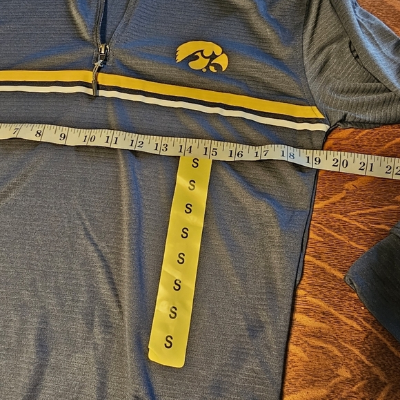 Champion Iowa Hawkeyes Long Sleeve Pullover Men's Size Small NWT - Picture 4 of 10